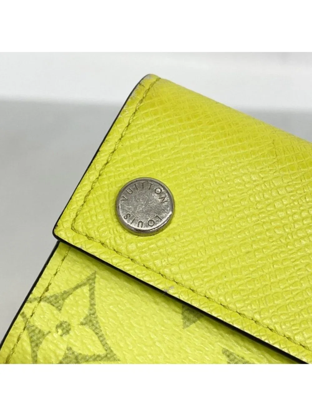 Louis Vuitton Trifold Wallet Taigarama Discovery Compact Jaune